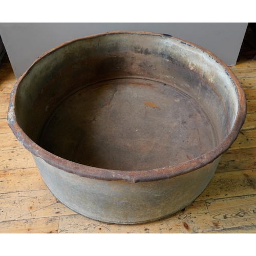 83 - VERY LARGE CIRCULAR GALVANISED AGRICULTURAL TUB / GARDEN PLANTER (145cm diameter)