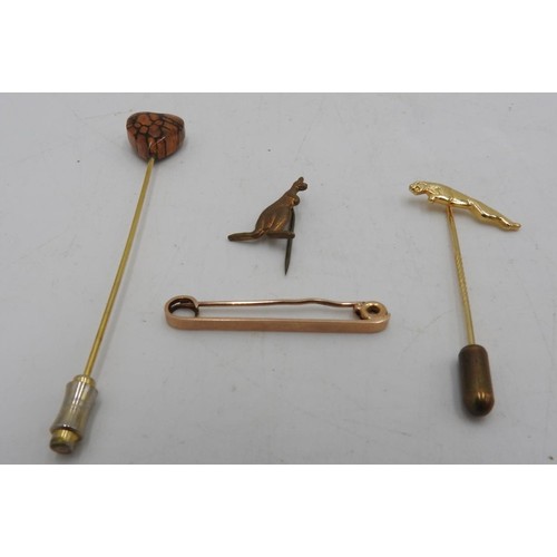 597 - A 9CT GOLD BAR BROOCH, JAGUAR STICK PIN, HEART SHAPED STICK PIN AND KANGAROO PIN