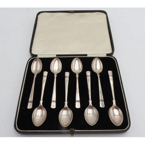 459 - A SET OF EIGHT HALLMARK SILVER TEA SPOONS, in fitted case, Birmingham, 1938, 1.8oz