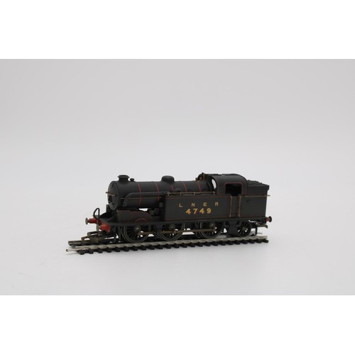 413 - A LNER NO.4749 N2 CLASS GRESLEY CONDENSING TANK LOCO, in 00 scale by Hornby, excellent condition