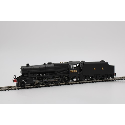 416 - A LNER NO.7675 06/8F CLASS STANIER HEAVY GOODS LOCO WITH TENDER, in 00 scale by Hornby, super detail... 