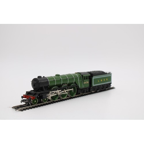 418 - A LNER NO.4476 'ROYAL LANCER' A1 CLASS GRESLEY LOCO WITH POWERED TENDER, in 00 scale by Hornby, good... 