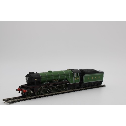 419 - A LNER NO.2751 'HUMOURIST' A3 CLASS GRESLEY LOCO WITH DOUBLE CHIMNEY AND POWERED TENDER, in 00 scale... 