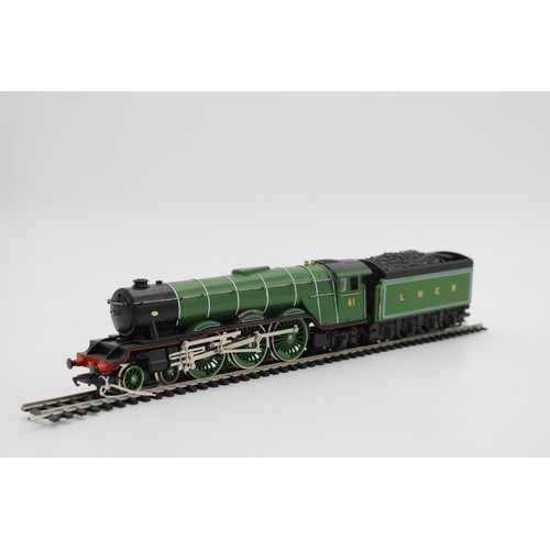 420 - A LNER NO.61 'PRETTY POLLY' A3 CLASS GRESLEY LOCO WITH POWERED CORRIDOR TENDER, in 00 scale by Hornb... 