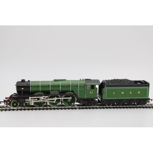 420 - A LNER NO.61 'PRETTY POLLY' A3 CLASS GRESLEY LOCO WITH POWERED CORRIDOR TENDER, in 00 scale by Hornb... 