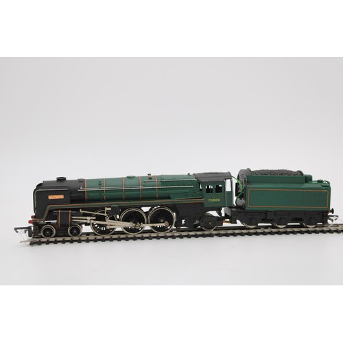 427 - A B.R NO.70000 RIDDLES STANDARD 7MT PACIFIC LOCO WITH MOTORIZED TENDER, in 00 scale, good condition,... 