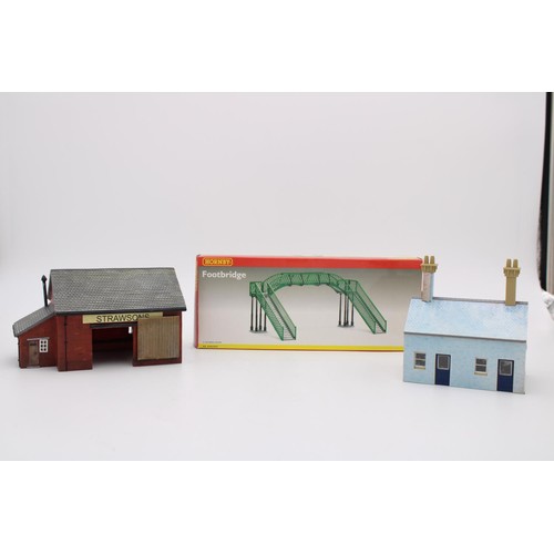 431 - THREE HORNBY TRACK SIDE MODELS OF WAREHOUSE, FOOTBRIDGE AND COTTAGE, warehouse and footbridge boxed