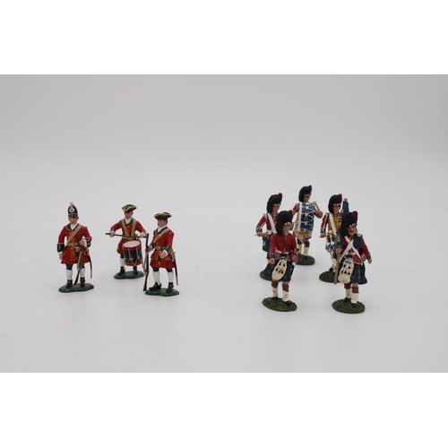 438 - DRUM AND COLOUR GROUP OF FIVE SCOTS GUARDS FIGURES FROM THE WATERLOO ERA, with three soldiers from t... 