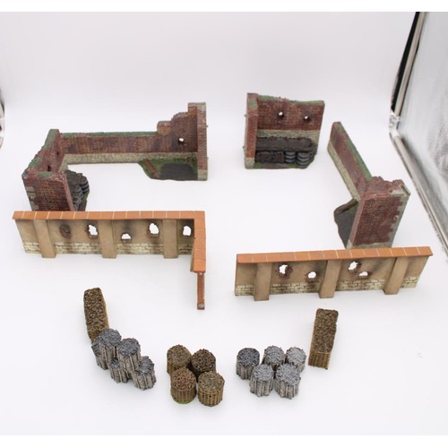 443 - A GROUP OF RUINED BUILDINGS AND GABIONS FOR BATTLE SETTINGS, 1/30 scale