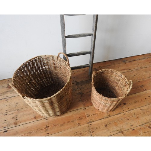 103 - TWO WICKER APPLE HARVEST BASKETS AND VINTAGE 12-TREAD ORCHARD LADDER, 262cm high