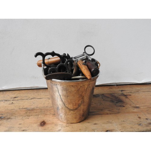 122 - A SILVER PLATED BRITISH AIRWAYS CHAMPAGNE BUCKET AND A COLLECTION OF VINTAGE CORKSCREWS AND TIN OPEN... 