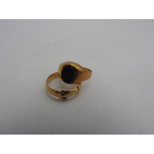 524 - 9CT GOLD BELT RING AND 9CT GOLD SIGNET RING, total weight 8g