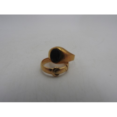 524 - 9CT GOLD BELT RING AND 9CT GOLD SIGNET RING, total weight 8g