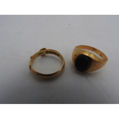 524 - 9CT GOLD BELT RING AND 9CT GOLD SIGNET RING, total weight 8g