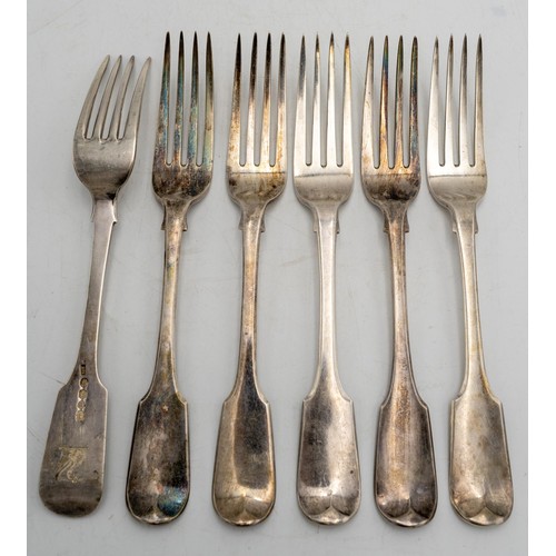 486 - A SET OF SIX HALLMARK SILVER DINNER FORKS, London 1828, total weight 14.6oz