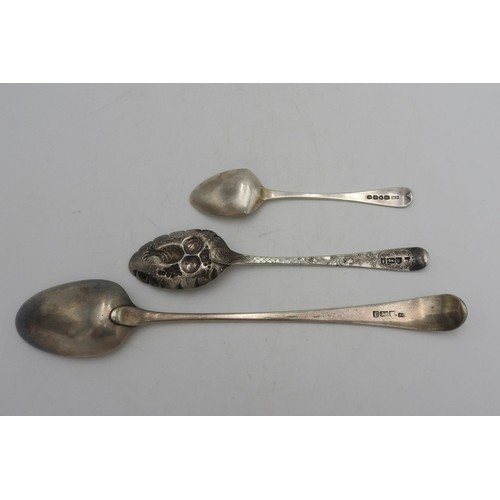 487 - A GEORGIAN HALL MARK SILVER BASTING SPOON, AN ORNATE FRUIT DECORATED HALLMARK SILVER SERVING SPOON A... 