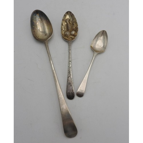 487 - A GEORGIAN HALL MARK SILVER BASTING SPOON, AN ORNATE FRUIT DECORATED HALLMARK SILVER SERVING SPOON A... 