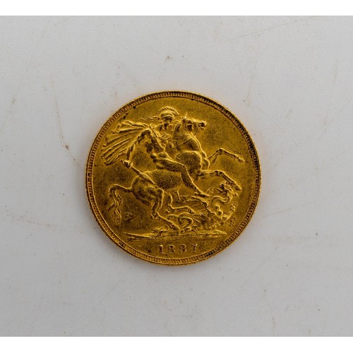 492 - A VICTORIAN GOLD SOVEREIGN, DATED 1887, 8 grams