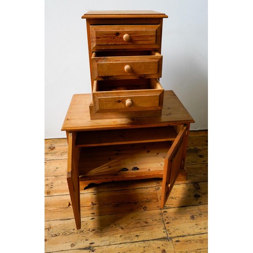 83 - A MODERN PINE 3-DRAWER BEDSIDE CHEST AND LOW PINE 2-DOOR CABINET, the chest 61 x 44 x 36cms