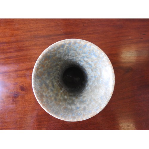 393 - A RUSKIN POTTERY SOUFFLE MOTTLE GLAZE BOLSTER VASE WITH FLARED OPENING, 16cm high