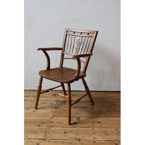 535 - AN UNUSUAL ELM AND FRUIT WOOD SPINDLE BACK FARMHOUSE CHAIR, 84 x 41cms