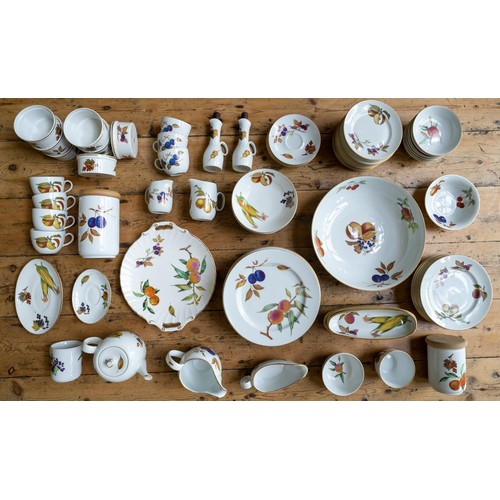 266 - A LARGE COLLECTION OF ROYAL WORCESTER FRUIT DECORATED TABLE WARE