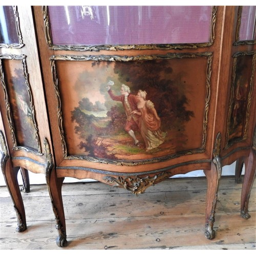 27 - AN ORNATE 20TH CENTURY LOUIS XV STYLE WALNUT VENEER VETRINE CABINET, the serpentine fronted cabinet ... 