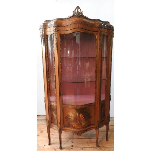 27 - AN ORNATE 20TH CENTURY LOUIS XV STYLE WALNUT VENEER VETRINE CABINET, the serpentine fronted cabinet ... 