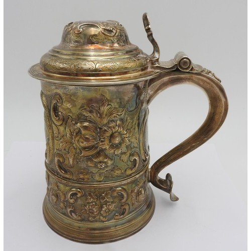 320 - A GEORGE III HALLMARK SILVER TANKARD WITH LID, 1763 with extensive floriform embossed decoration thr... 