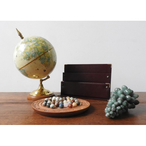 285 - A HARD STONE SOLITAIRE SET, DESK GLOBE, LETTER RACK AND ORNAMENTAL HARDSTONE BUNCH OF GRAPES