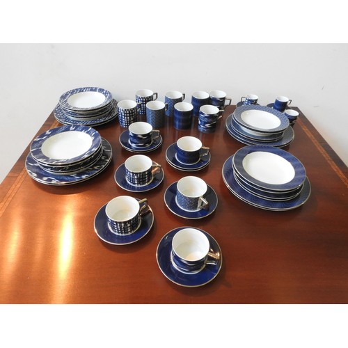 286 - A COLLECTION OF ANDREW MARTIN 'GRAND HOTEL' TABLE WARES, including breakfast bowls, coffee cans, mug... 