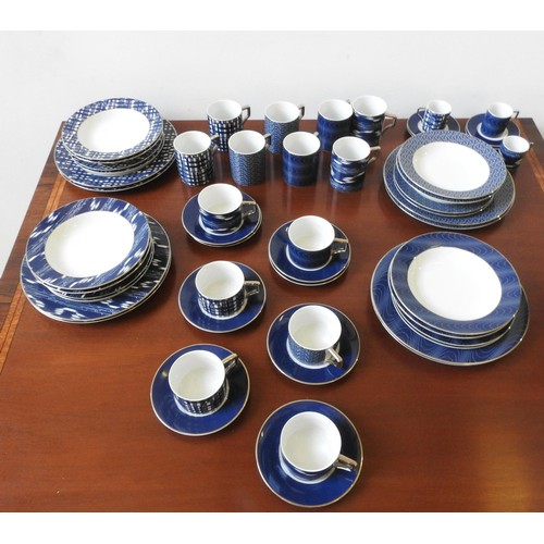 286 - A COLLECTION OF ANDREW MARTIN 'GRAND HOTEL' TABLE WARES, including breakfast bowls, coffee cans, mug... 