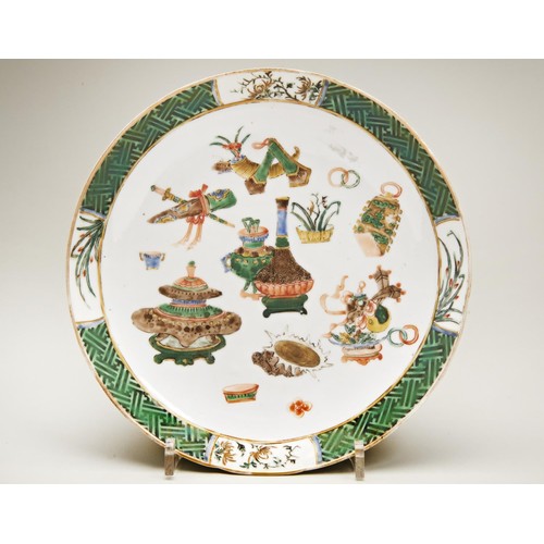 81 - FAMILLE VERTE PLATEQING DYNASTY, 19TH CENTURYpainted with auspicious items, Tongzhi red seal mark22c... 