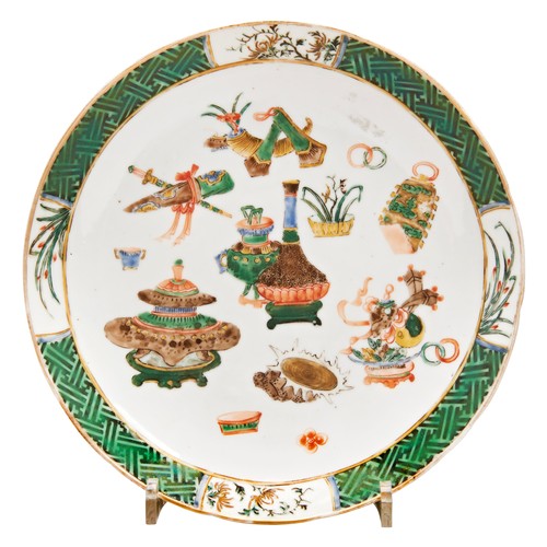 81 - FAMILLE VERTE PLATEQING DYNASTY, 19TH CENTURYpainted with auspicious items, Tongzhi red seal mark22c... 