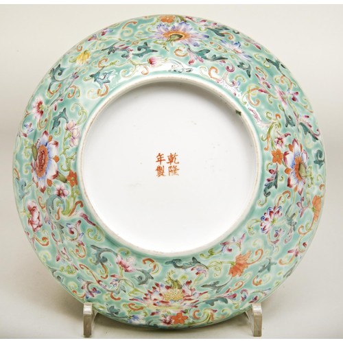 92 - FAMILLE ROSE GREEN-GROUND 'LOTUS' BOWLQING DYNASTY, 19TH CENTURYthe sides painted with lotus blooms ... 