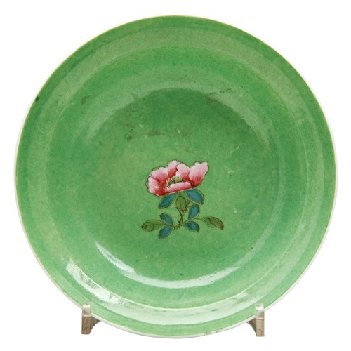 92 - FAMILLE ROSE GREEN-GROUND 'LOTUS' BOWLQING DYNASTY, 19TH CENTURYthe sides painted with lotus blooms ... 