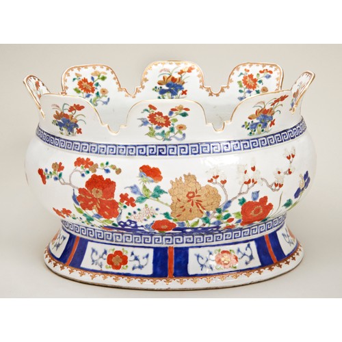 94 - CHINESE EXPORT VERTE-IMARI MONTEITHQING DYNASTYpainted with large blooms emanating from blue rockwor... 