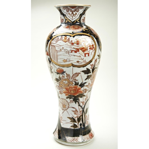 284 - LARGE JAPANESE IMARI VASEEDO PERIOD, 18TH CENTURYof hexagonal baluster form, decorated in the typica... 