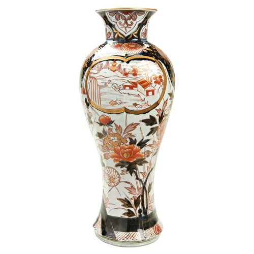 284 - LARGE JAPANESE IMARI VASEEDO PERIOD, 18TH CENTURYof hexagonal baluster form, decorated in the typica... 