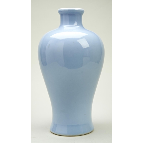 61 - CLAIR-DE-LUNE GLAZED VASE, MEIPINGQING DYNASTY, 18TH CENTURYthe baluster sides  pale blue even glaze... 