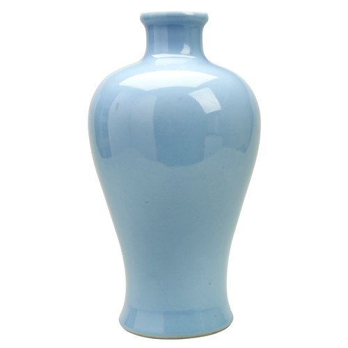 61 - CLAIR-DE-LUNE GLAZED VASE, MEIPINGQING DYNASTY, 18TH CENTURYthe baluster sides  pale blue even glaze... 