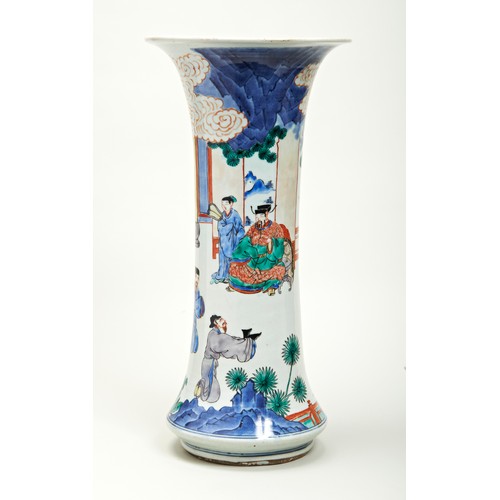 287 - LARGE JAPANESE ARITA TRUMPET VASEEDO PERIOD, 17TH CENTURYin the Kakiemon palette, the sides painted ... 