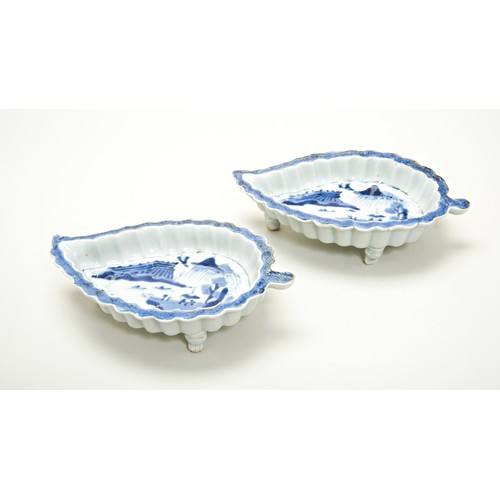 45 - PAIR OF CHINESE EXPORT BLUE AND WHITE SAUCE DISHESQIANLONG PERIOD (1736-1795)of leaf form raised on ... 