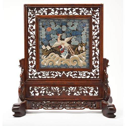 231 - CARVED HARDWOOD TABLE SCREENQING DYNASTY, 19TH CENTURYof typical form, inset with an embroidered blu... 