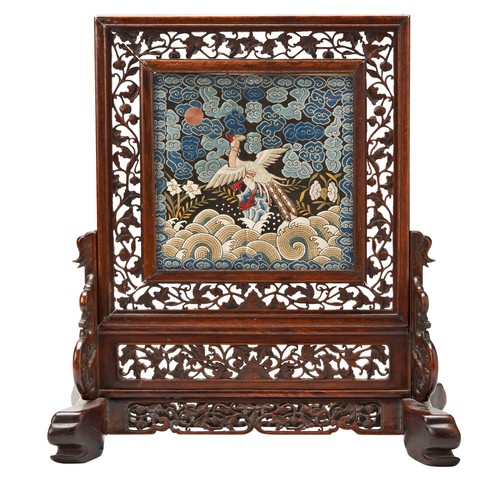 231 - CARVED HARDWOOD TABLE SCREENQING DYNASTY, 19TH CENTURYof typical form, inset with an embroidered blu... 