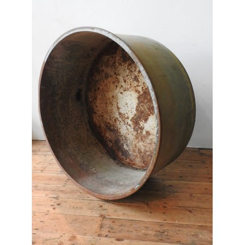 93 - A LARGE GALVANISED METAL CIRCULAR GARDEN TUB, 55 cm deep, 122 cm dia