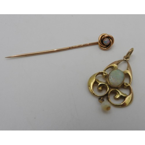 453 - A 9CT GOLD PENDANT SET WITH TWO OPALS AND A GOLD OPAL SET STICK PIN