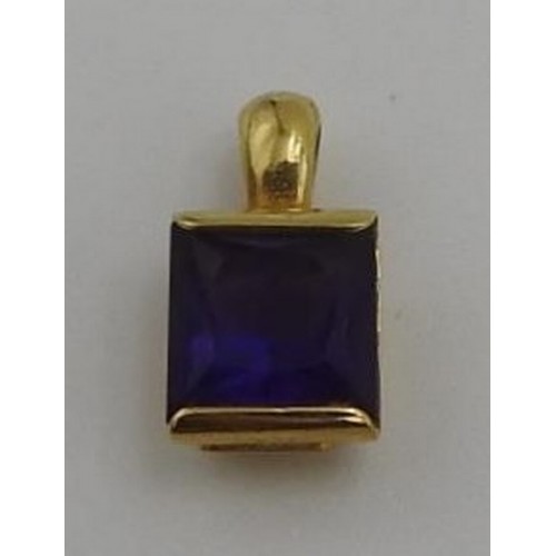 458 - AN 18CT GOLD AMETHYST SET PENDANT