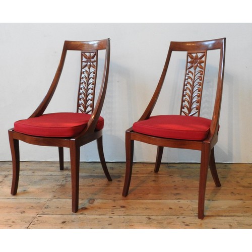 34 - A SET OF EIGHT 20TH CENTURY ANGLO-CHINESE ROSEWOOD DINING CHAIRS, with floral carved splats, elegant... 