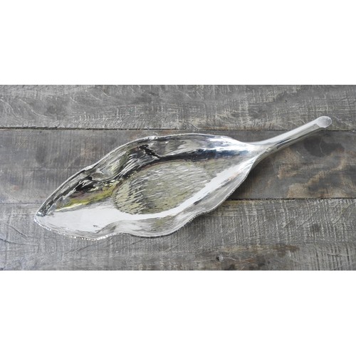 416 - A PERUVIAN SILVER HAMMERED LEAF DISH, stamped 925, 32 cm long, weighs 7.5 oz